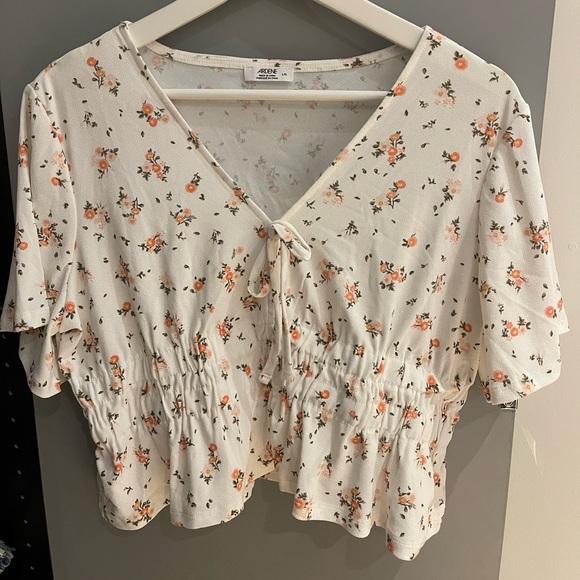 Summery Ardene t shirt with cute details size L - Picture 1 of 4